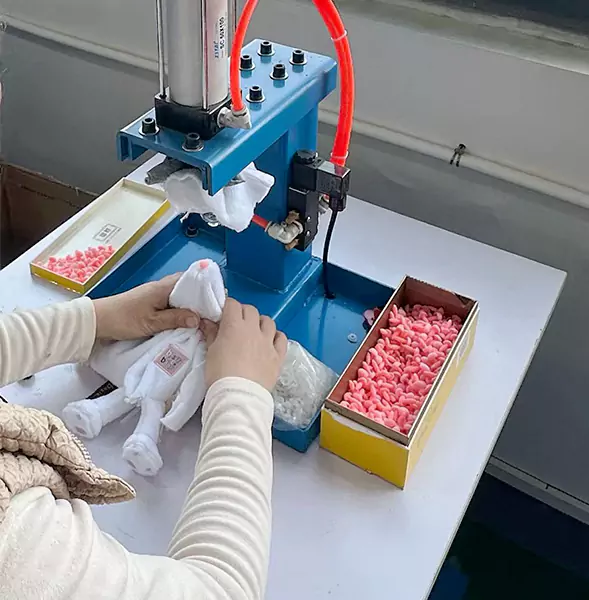 Zkušenosti z první ruky v továrně na výrobu panenek